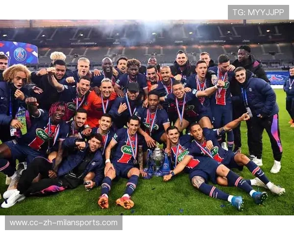 巴黎圣日耳曼禁区内配合流畅